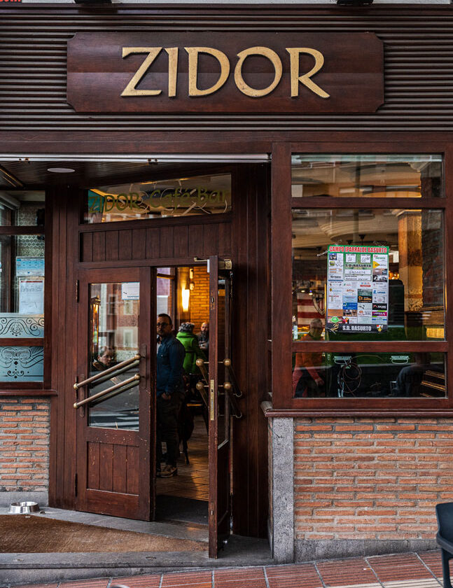 cafeteria con los mejores pintxos en Basurto junto al hospital